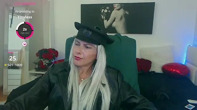 Snapshot of EvelynQueenn chatting on September 11, 2025, 6:02 am EvelynQueenn online show from September 11, 2025, 6:02 am