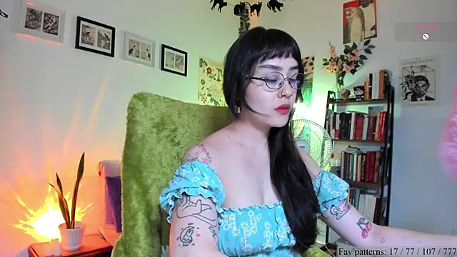 Snapshot of Conlosmichis chatting on February 7, 2026, 11:24 pm Conlosmichis online show from February 7, 2026, 11:24 pm