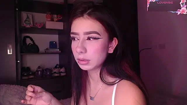 Snapshot of Your_rosalie chatting on October 17, 2025, 1:31 am Your rosalie online show from October 17, 2025, 1:31 am