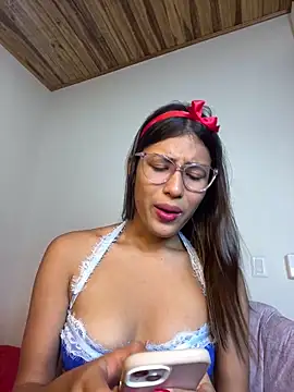 Snapshot of Valentinabaker chatting on February 12, 2025, 8:27 am Valentinabaker online show from February 12, 2025, 8:27 am
