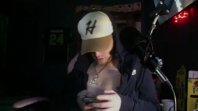 Snapshot of traejddd chatting on June 3, 2026, 8:35 pm traejddd online show from June 3, 2026, 8:35 pm