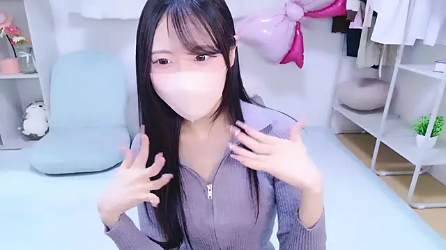 Snapshot of Suzu_ch_xx chatting on April 10, 2026, 12:23 pm Suzu ch xx online show from April 10, 2026, 12:23 pm