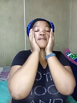 Snapshot of FreakyAngel3X chatting on November 13, 2025, 9:13 am FreakyAngel3X online show from November 13, 2025, 9:13 am