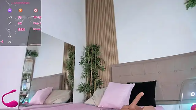 Natasha  Sccott online show from March 5, 2025, 8:10 pm