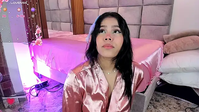 Natasha  Sccott online show from September 14, 2025, 4:29 pm