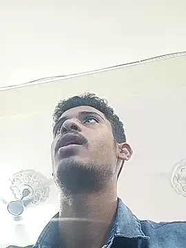curlyhairboy  online show from September 12, 2025, 10:37 am