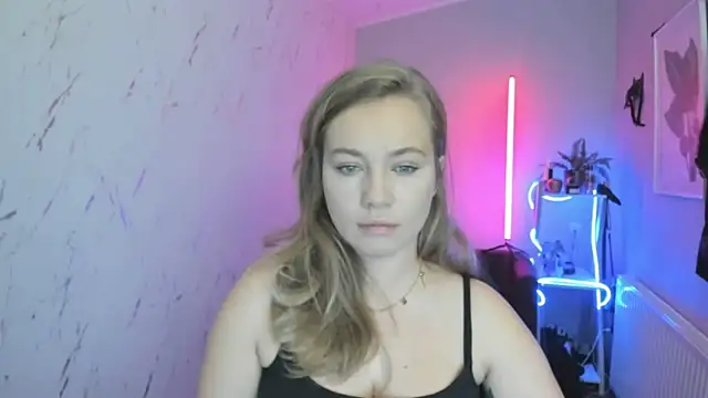 holly xglam online show from October 22, 2025, 5:45 pm