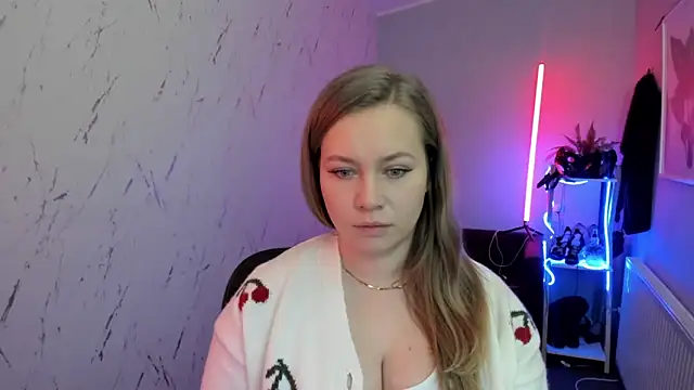 holly xglam online show from January 14, 2026, 8:23 pm