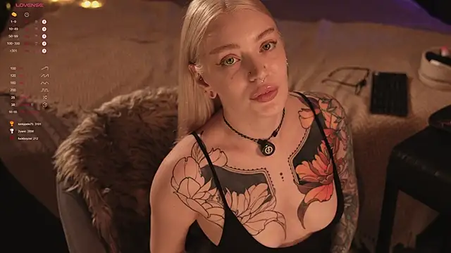 LinaKinky online show from February 28, 2025, 12:42 pm