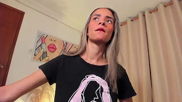 SkiinnyAna online show from February 1, 2026, 7:34 pm