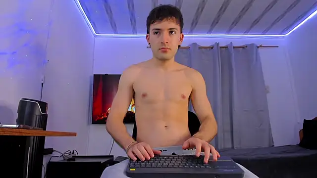 Snapshot of bower_and_colucci chatting on February 8, 2026, 11:02 pm bower and colucci online show from February 8, 2026, 11:02 pm