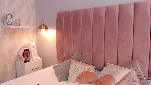 LeenaBrown online show from March 17, 2026, 12:41 pm