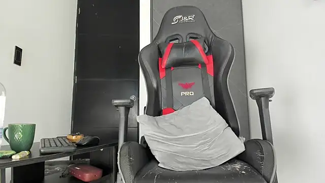 Snapshot of sergiio_mesa27 chatting on November 19, 2025, 2:06 pm sergiio mesa27 online show from November 19, 2025, 2:06 pm