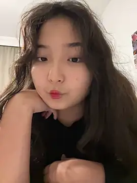 cutie mio online show from December 19, 2024, 5:08 pm
