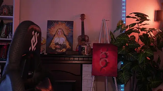 Chriss Fox online show from June 23, 2026, 3:32 pm