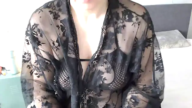 Snapshot of Ella_Next_Door chatting on March 2, 2025, 8:48 am Ella Next Door online show from March 2, 2025, 8:48 am