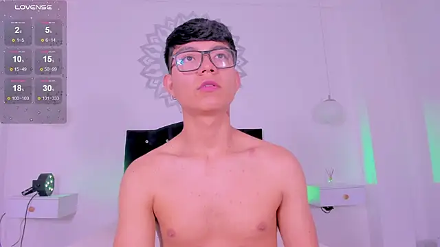 Snapshot of CodyTwink chatting on October 7, 2025, 1:34 pm CodyTwink online show from October 7, 2025, 1:34 pm