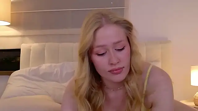 Snapshot of JuliaJaee chatting on July 16, 2026, 5:54 pm JuliaJaee online show from July 16, 2026, 5:54 pm