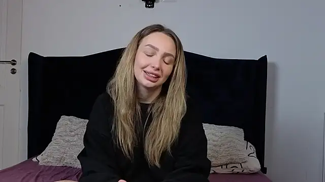 Snapshot of AnnaMaee chatting on February 25, 2026, 10:20 pm AnnaMaee online show from February 25, 2026, 10:20 pm