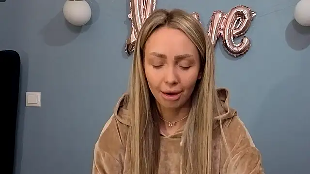 AnnaMaee online show from February 25, 2025, 10:20 pm