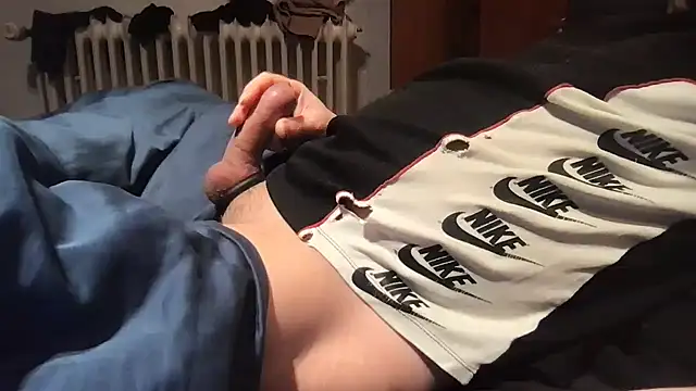 Snapshot of Geilerjung69 chatting on February 6, 2025, 5:03 am Geilerjung69 online show from February 6, 2025, 5:03 am