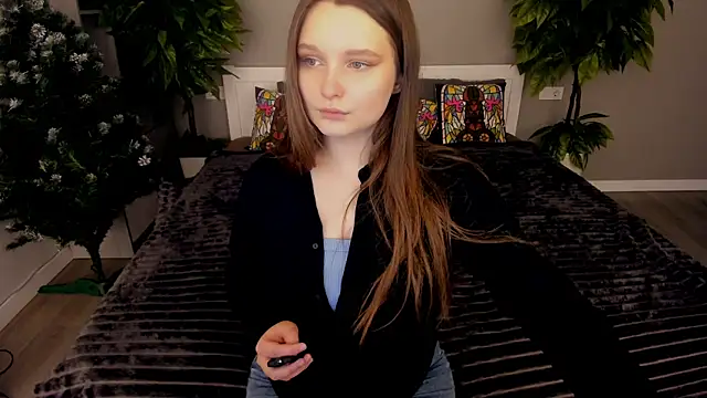 MagicPeachh  online show from December 15, 2025, 2:12 pm