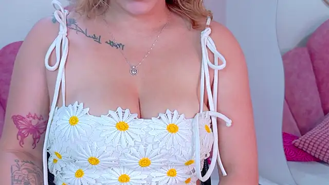 Snapshot of LilithSmith_ chatting on February 11, 2026, 11:43 am LilithSmith online show from February 11, 2026, 11:43 am