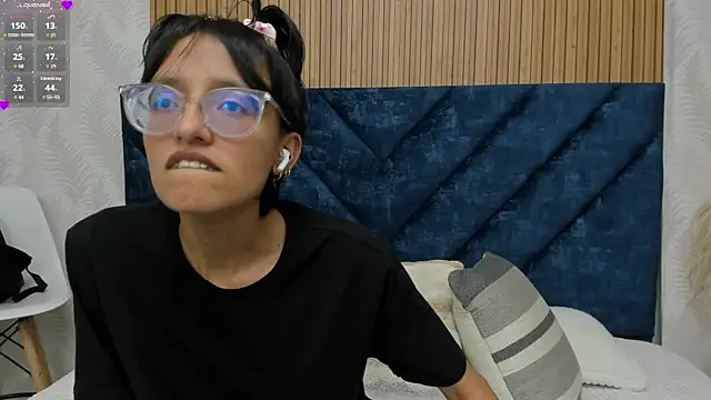 Snapshot of Marge_lasander chatting on February 18, 2025, 1:32 am Marge lasander online show from February 18, 2025, 1:32 am