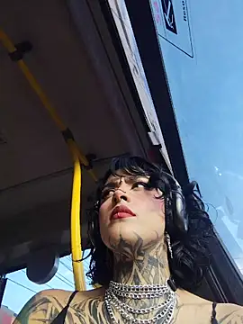 taaylor33 online show from April 8, 2026, 9:49 pm