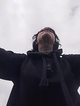 taaylor33 online show from April 19, 2026, 1:45 pm