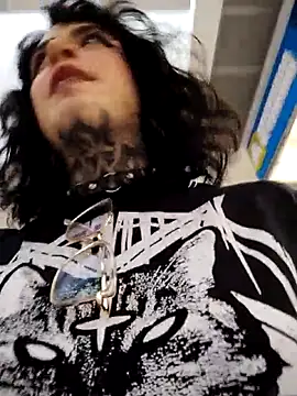 taaylor33 online show from October 25, 2025, 11:16 pm