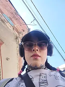 taaylor33 online show from January 18, 2026, 7:06 pm