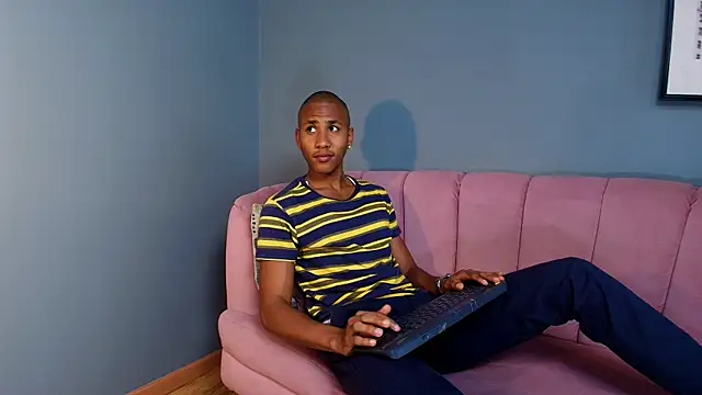 Snapshot of Ethan_Fox11 chatting on March 10, 2025, 2:37 pm Ethan Fox11 online show from March 10, 2025, 2:37 pm