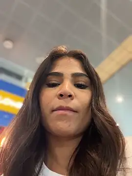 HaileyBaldwin online show from March 4, 2025, 8:05 pm