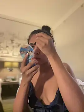 HaileyBaldwin online show from March 6, 2025, 9:53 pm