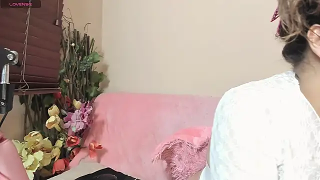 Snapshot of sara__lynn chatting on February 1, 2025, 5:28 am sara lynn online show from February 1, 2025, 5:28 am