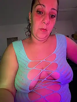 DeeLight124 online show from April 18, 2026, 5:21 am