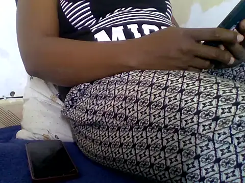 Hot-zeenah online show from November 11, 2025, 9:48 am