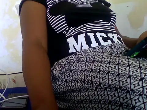 Hot-zeenah online show from November 12, 2025, 6:50 am