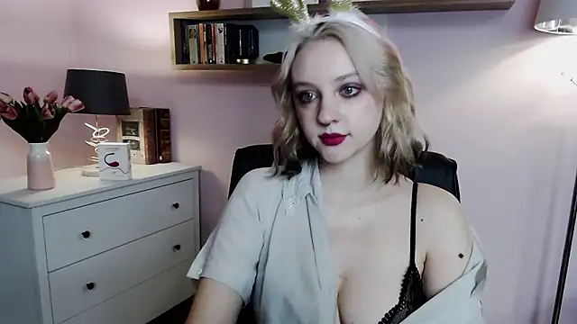 MadelineLust online show from December 22, 2024, 2:49 pm