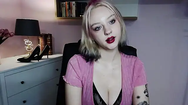 MadelineLust online show from December 5, 2024, 6:49 pm