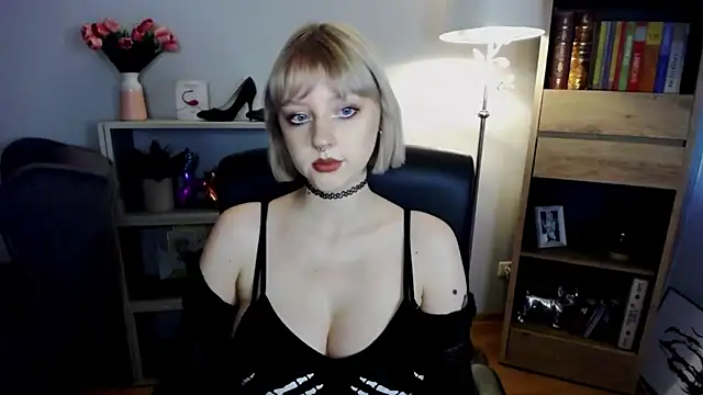 MadelineLust online show from September 14, 2025, 1:33 pm