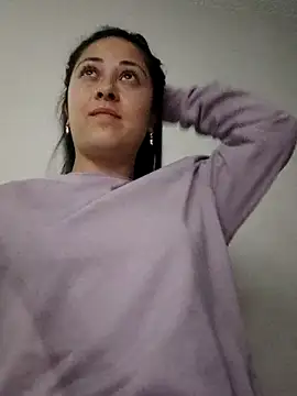 LisbethMoore  online show from April 17, 2026, 11:40 pm