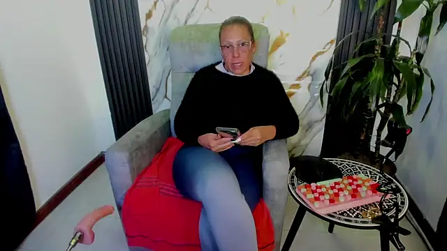 Snapshot of BrendaSex_Hot chatting on February 4, 2026, 8:37 pm BrendaSex Hot online show from February 4, 2026, 8:37 pm