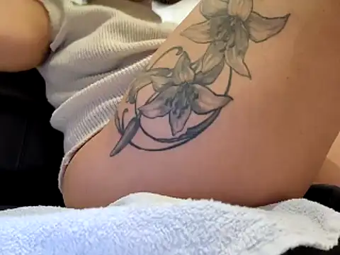 Snapshot of sweethotmilf888 chatting on November 5, 2025, 8:50 am sweethotmilf888 online show from November 5, 2025, 8:50 am