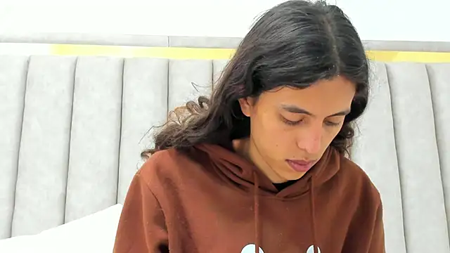 FreyaMoller online show from March 8, 2026, 6:44 pm