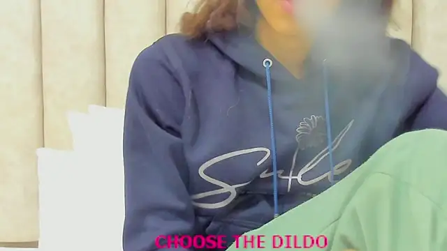 FreyaMoller online show from November 1, 2025, 6:24 pm