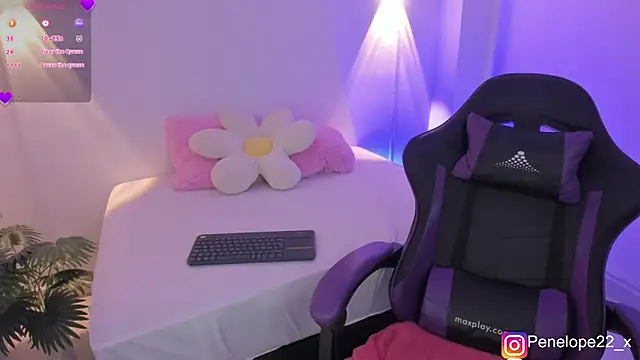 Snapshot of penelope22x_ chatting on February 15, 2026, 4:02 am penelope22x online show from February 15, 2026, 4:02 am