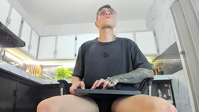 french sexx online show from April 17, 2026, 1:19 am