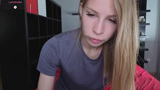 Snapshot of Elis_Fox chatting on June 8, 2026, 8:04 am Elis Fox online show from June 8, 2026, 8:04 am